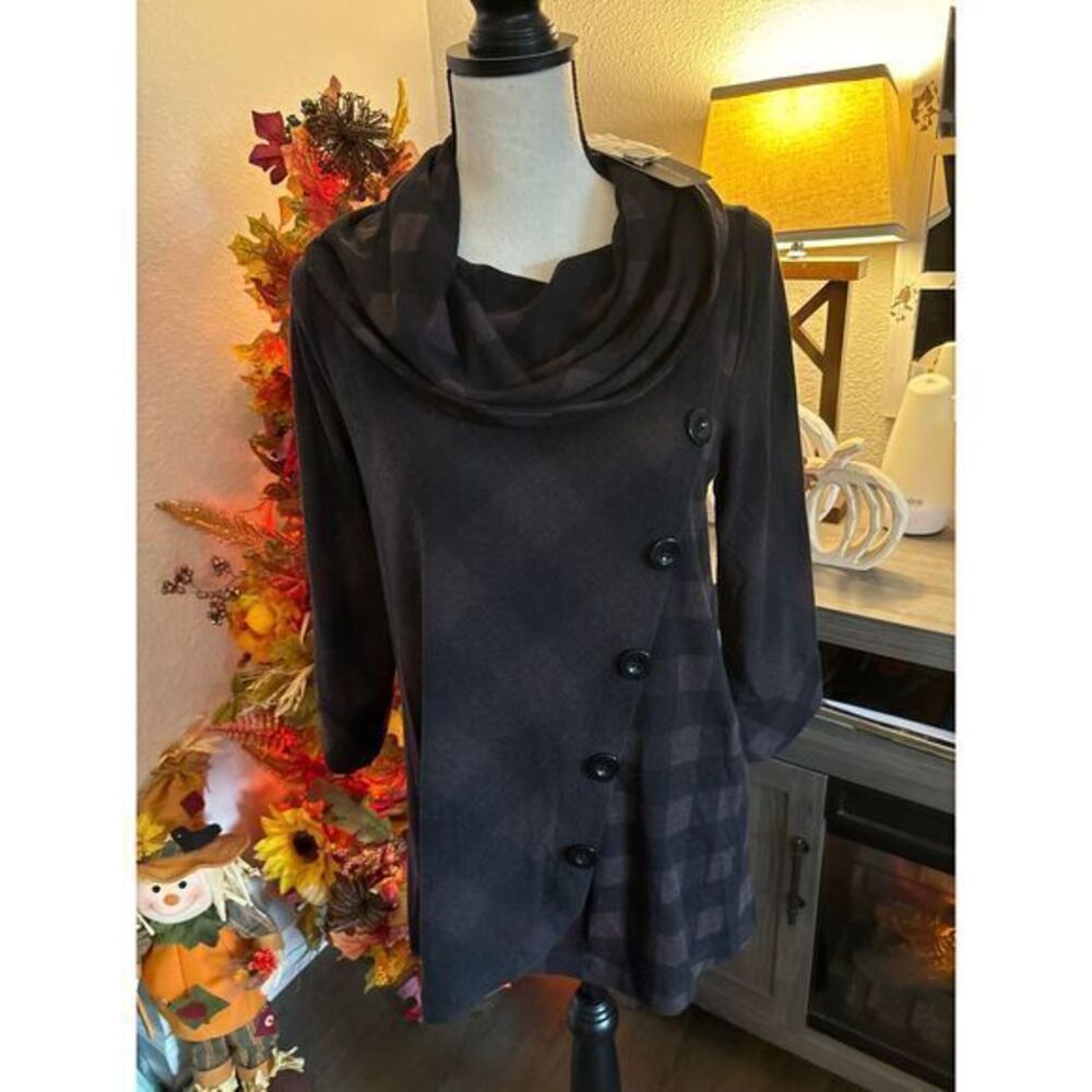 Robert Louis NWT women's‎ shirt size medium long sleeve plaid